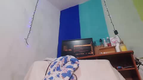 PAULA VALENTINA online show from 01/01/25, 05:01