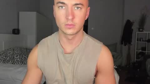 paulblack021 online show from 11/18/25, 07:40