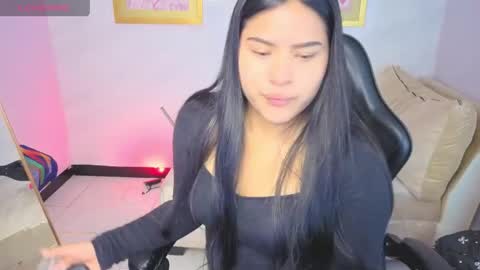 Snapshot of paulette_v chatting on 04/29/26, 01:15 Live 800am 200pm COLOMBIAN HOUR online show from 04/29/26, 01:15