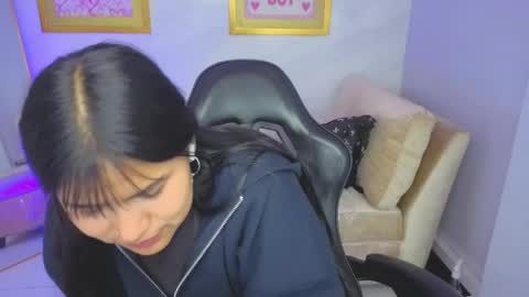 Snapshot of paulette_v chatting on 05/01/26, 01:16 Live 800am 200pm COLOMBIAN HOUR online show from 05/01/26, 01:16