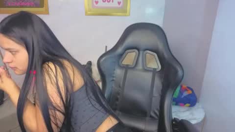 Snapshot of paulette_v chatting on 05/04/26, 01:07 Live 800am 200pm COLOMBIAN HOUR online show from 05/04/26, 01:07