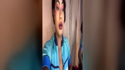 Snapshot of paulina_ruiz_ chatting on 06/19/26, 06:56 online show from 06/19/26, 06:56