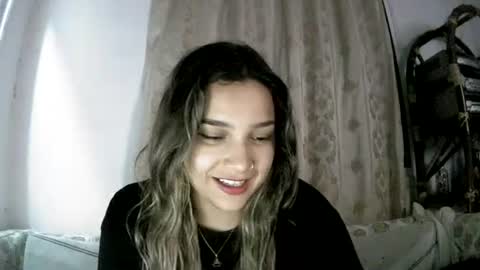 Snapshot of paulina_x_x chatting on 07/11/26, 05:32 paulina_x_x online show from 07/11/26, 05:32