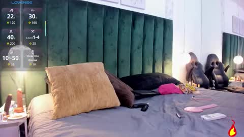 Paulina online show from 11/30/25, 02:21