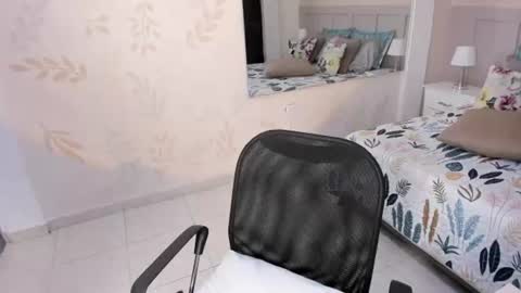 Snapshot of pauline_fox chatting on 06/16/26, 02:03 Pauline online show from 06/16/26, 02:03
