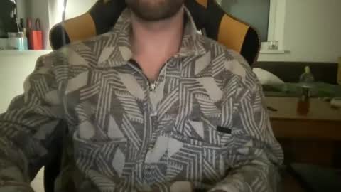 Snapshot of paulsimpsn chatting on 03/09/25, 12:31 love bush online show from 03/09/25, 12:31