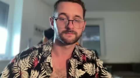 Snapshot of paulsimpsn chatting on 09/08/25, 04:39 love bush online show from 09/08/25, 04:39