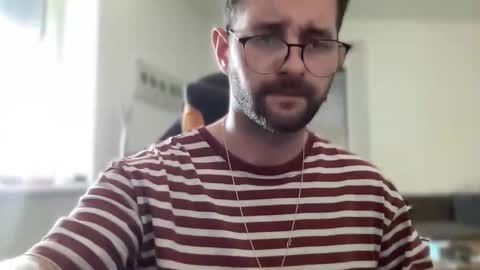 Snapshot of paulsimpsn chatting on 09/11/25, 07:52 love bush online show from 09/11/25, 07:52