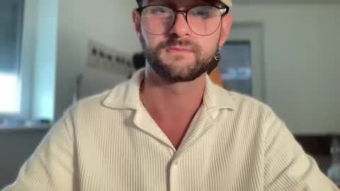 Snapshot of paulsimpsn chatting on 09/12/25, 04:18 love bush online show from 09/12/25, 04:18