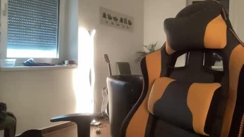 Snapshot of paulsimpsn chatting on 09/16/25, 06:14 love bush online show from 09/16/25, 06:14