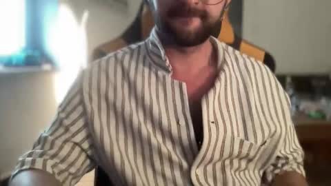 Snapshot of paulsimpsn chatting on 09/23/25, 07:55 love bush online show from 09/23/25, 07:55