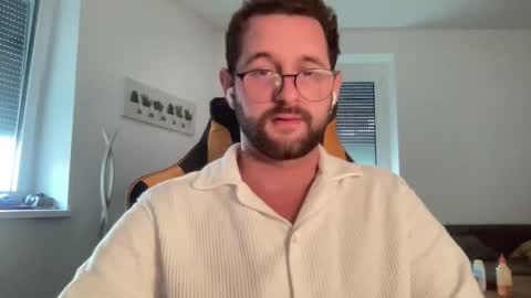 Snapshot of paulsimpsn chatting on 09/29/25, 04:01 love bush online show from 09/29/25, 04:01