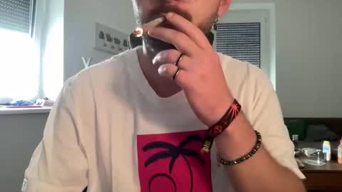 Snapshot of paulsimpsn chatting on 10/05/25, 09:51 love bush online show from 10/05/25, 09:51