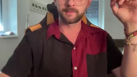 Snapshot of paulsimpsn chatting on 10/06/25, 02:14 love bush online show from 10/06/25, 02:14