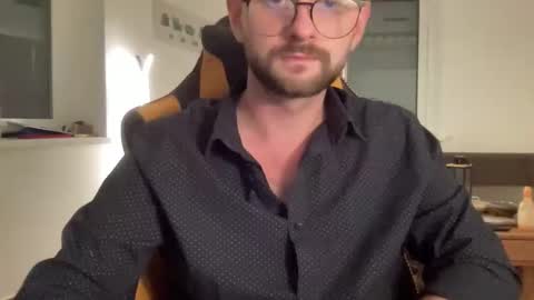 Snapshot of paulsimpsn chatting on 10/07/25, 05:10 love bush online show from 10/07/25, 05:10