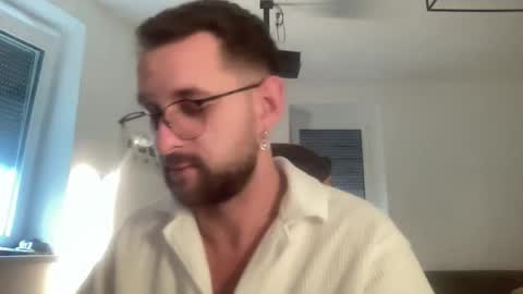 Snapshot of paulsimpsn chatting on 10/11/25, 06:56 love bush online show from 10/11/25, 06:56