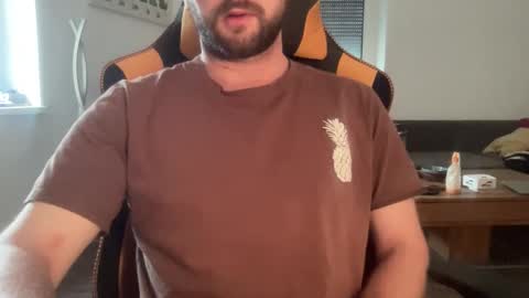 Snapshot of paulsimpsn chatting on 10/12/25, 07:40 love bush online show from 10/12/25, 07:40