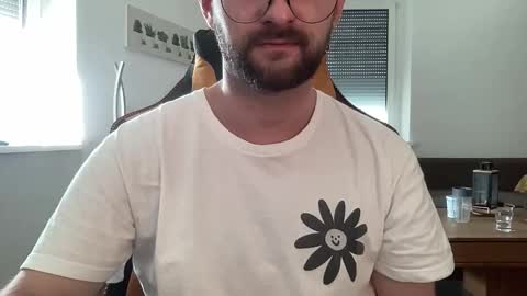 Snapshot of paulsimpsn chatting on 10/19/25, 08:48 love bush online show from 10/19/25, 08:48