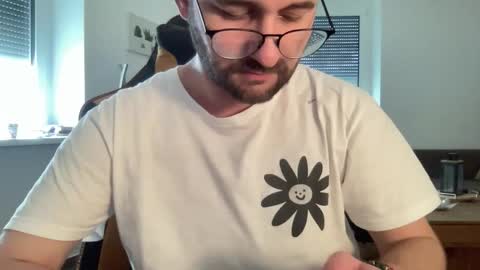 Snapshot of paulsimpsn chatting on 10/26/25, 09:26 love bush online show from 10/26/25, 09:26