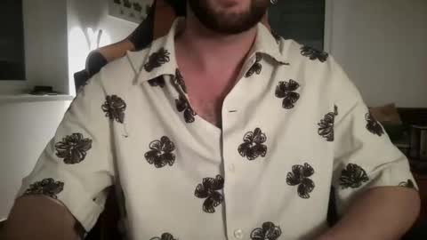 Snapshot of paulsimpsn chatting on 11/21/25, 11:58 love bush online show from 11/21/25, 11:58