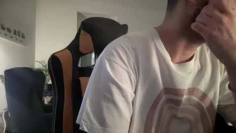 Snapshot of paulsimpsn chatting on 12/01/25, 07:46 love bush online show from 12/01/25, 07:46