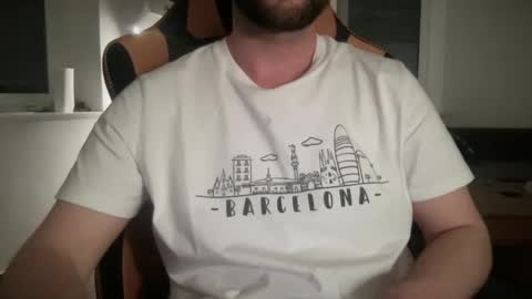 Snapshot of paulsimpsn chatting on 12/18/25, 07:20 love bush online show from 12/18/25, 07:20