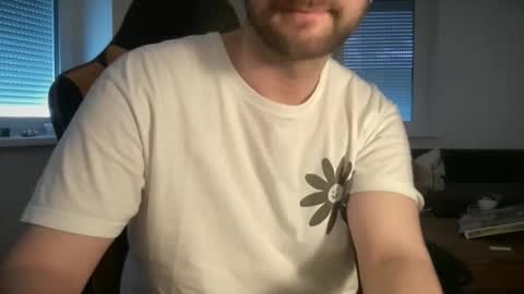 Snapshot of paulsimpsn chatting on 04/17/26, 02:42 love bush online show from 04/17/26, 02:42
