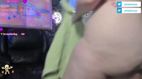 Snapshot of pawggoddess778 chatting on 12/06/24, 05:09 ArtsyHeartsyy online show from 12/06/24, 05:09