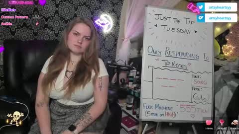 Snapshot of pawggoddess778 chatting on 12/11/24, 03:13 ArtsyHeartsyy online show from 12/11/24, 03:13