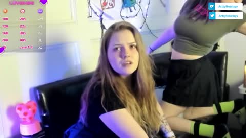 Snapshot of pawggoddess778 chatting on 01/24/25, 05:10 ArtsyHeartsyy online show from 01/24/25, 05:10