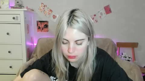 Snapshot of pawwsup1 chatting on 05/09/26, 05:56 Allisses online show from 05/09/26, 05:56