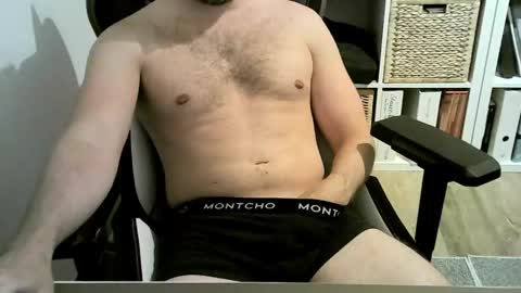 Snapshot of paxo0207 chatting on 06/09/26, 04:18 Jan online show from 06/09/26, 04:18