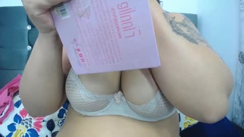 Snapshot of payton_bailey chatting on 12/27/24, 01:07 Payton online show from 12/27/24, 01:07