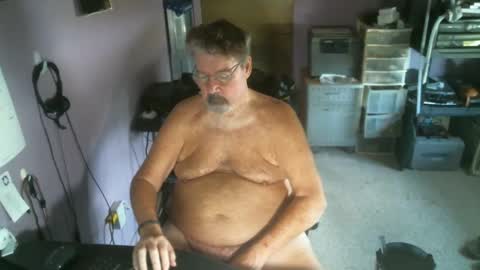 Snapshot of pcolabottom chatting on 10/07/25, 07:11 PcolaBottom online show from 10/07/25, 07:11