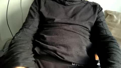 Snapshot of pea23 chatting on 11/23/25, 01:44 pea23 online show from 11/23/25, 01:44