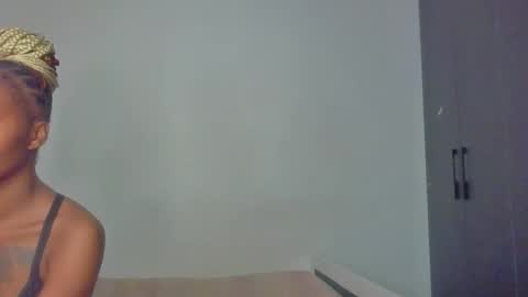 Snapshot of peach_ebonny chatting on 04/21/26, 02:51 peach_ebonny online show from 04/21/26, 02:51