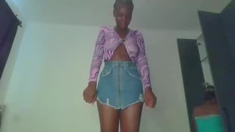 Snapshot of peach_ebonny chatting on 04/23/26, 12:29 peach_ebonny online show from 04/23/26, 12:29