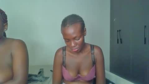 Snapshot of peach_ebonny chatting on 05/09/26, 01:49 peach_ebonny online show from 05/09/26, 01:49