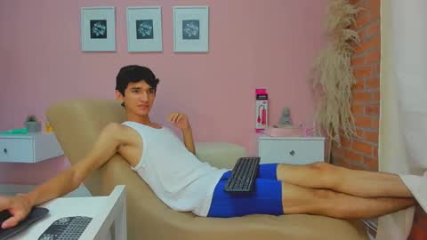 peach tyron online show from 12/19/24, 06:34