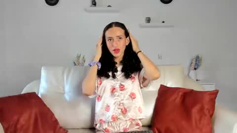 peach tyron online show from 01/03/25, 07:29