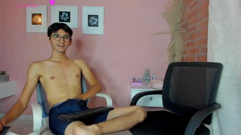 peach tyron online show from 03/03/25, 10:52