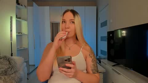 Snapshot of peachju1cy chatting on 12/12/24, 07:52 peachju1cy online show from 12/12/24, 07:52