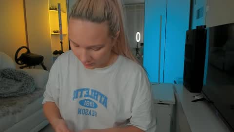 Snapshot of peachju1cy chatting on 01/28/25, 03:04 peachju1cy online show from 01/28/25, 03:04