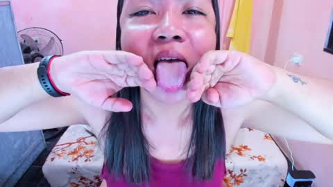 Snapshot of peachperfect_ chatting on 04/24/26, 10:56 I dont demand tokens for as long as youre not requesting anything but that doesnt mean I dont need tokens.. I dont do free online show from 04/24/26, 10:56
