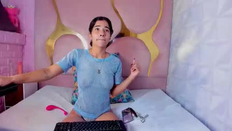 peachrougeh online show from 12/17/25, 08:59