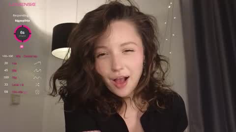 Snapshot of peachvibes chatting on 02/21/25, 09:00 Lili online show from 02/21/25, 09:00