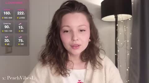 Snapshot of peachvibes chatting on 03/12/25, 09:44 Lili online show from 03/12/25, 09:44