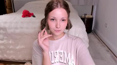 Snapshot of peachvibes chatting on 11/10/25, 07:07 Lili online show from 11/10/25, 07:07