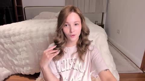 Snapshot of peachvibes chatting on 12/22/25, 06:54 Lili online show from 12/22/25, 06:54