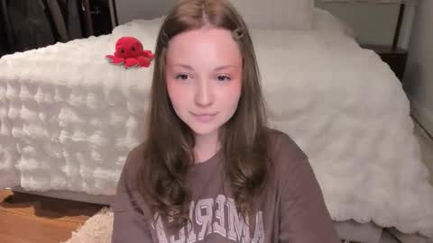 Snapshot of peachvibes chatting on 03/04/26, 07:36 Lili online show from 03/04/26, 07:36